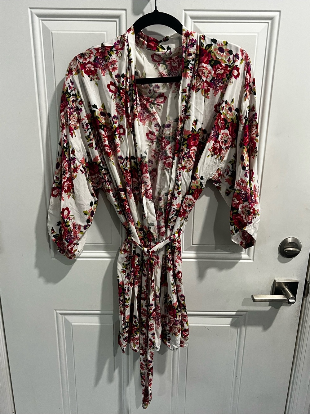Source Unknown White Kimono Robe with Pink & Red Floral Print